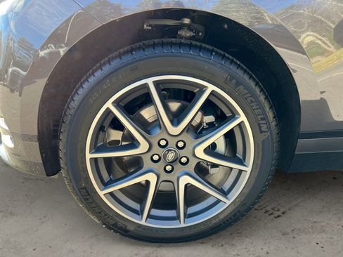 New 2025 Land Rover Range Rover Velar Dynamic SE image 9