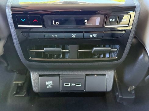 Certified 2023 Acura MDX SH-AWD w/ Technology Package image 12