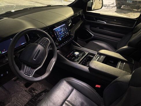 Used 2022 Jeep Wagoneer Series III w/ Premium Group I image 9