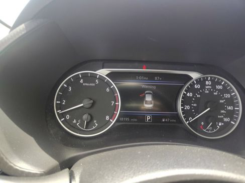 Used 2025 Nissan Sentra SV FWD image 4
