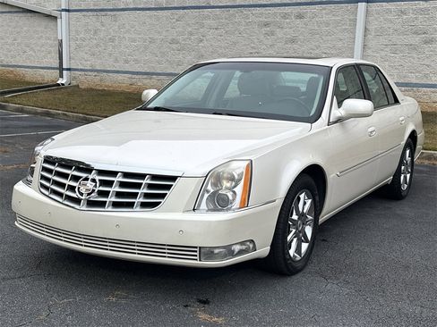 Used 2011 Cadillac DTS Luxury image 3