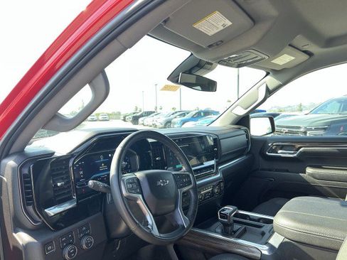 Used 2023 Chevrolet Silverado 1500 RST w/ Z71 Off-Road Package image 10