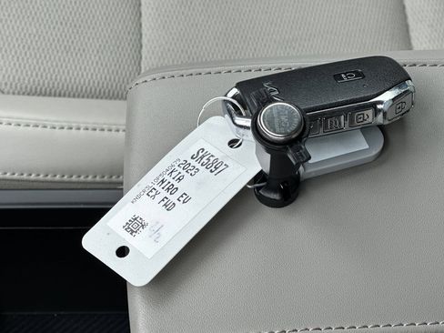 Certified 2023 Kia Niro Wind w/ Wind Preserve Package FWD image 33