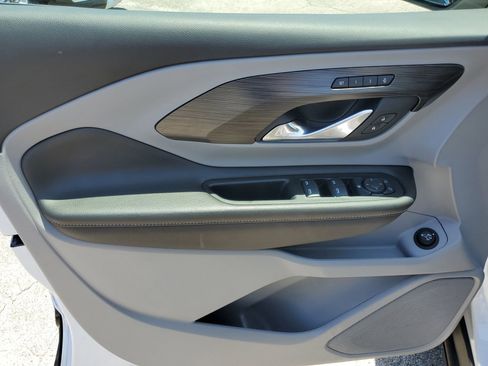 Used 2023 GMC Terrain SLT w/ LPO, Floor Liner Package FWD image 17