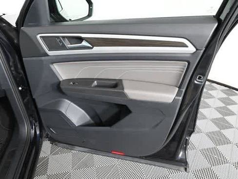 Certified 2022 Volkswagen Atlas SE w/ Panoramic Sunroof Package image 13