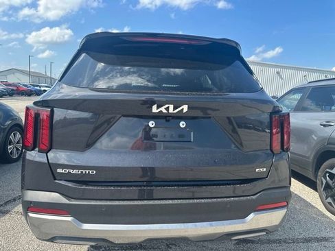 Certified 2026 Kia Sorento S w/ S Panoramic Sunroof Package AWD/4WD image 4