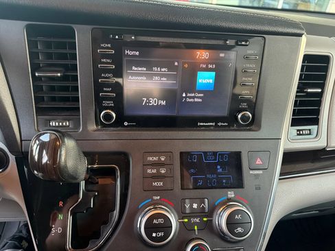 Used 2019 Toyota Sienna XLE FWD image 8