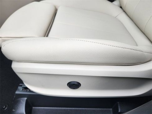 New 2026 Mercedes-Benz GLB 250 4MATIC image 9