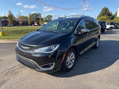Certified 2019 Chrysler Pacifica Limited image 3
