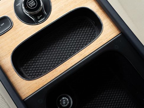 Certified 2023 Bentley Bentayga AWD/4WD image 34