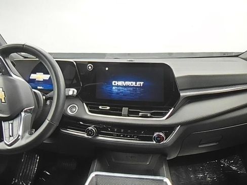 Used 2025 Chevrolet Equinox LT AWD/4WD image 18