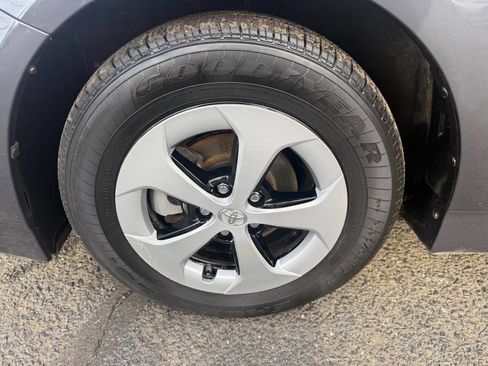 Used 2013 Toyota Prius Two image 21