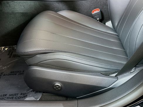 New 2025 Mercedes-Benz E 450 4MATIC Sedan image 19