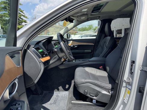 Used 2024 Volvo XC90 B5 Plus image 16