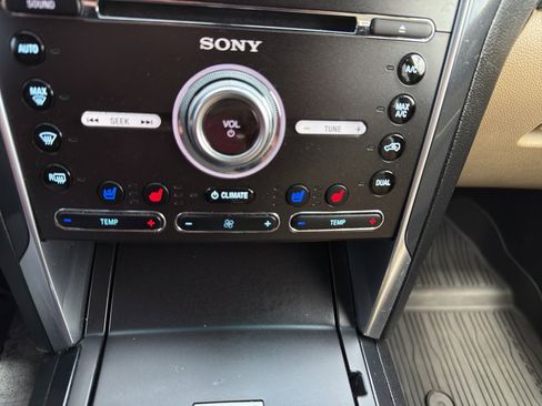Used 2017 Ford Explorer Limited AWD/4WD image 18