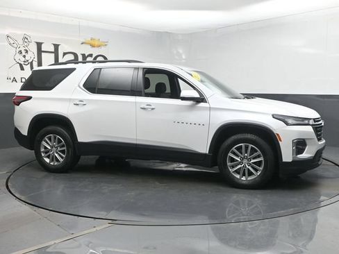 Used 2023 Chevrolet Traverse LT FWD image 1
