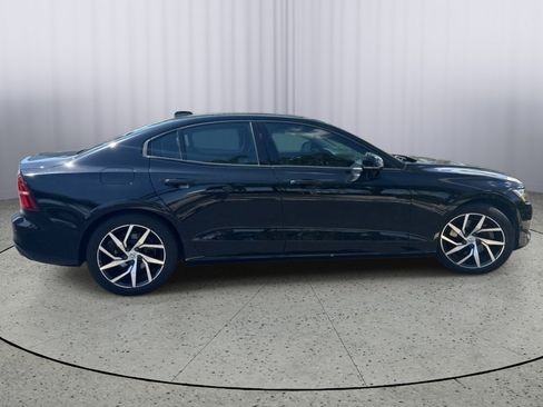 Used 2020 Volvo S60 T5 Momentum FWD image 2
