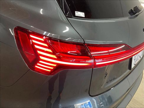 Certified 2023 Audi e-tron Premium Plus w/ Premium Plus Package AWD/4WD image 30