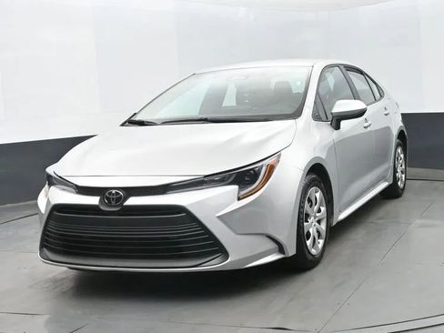 Used 2024 Toyota Corolla LE FWD image 1