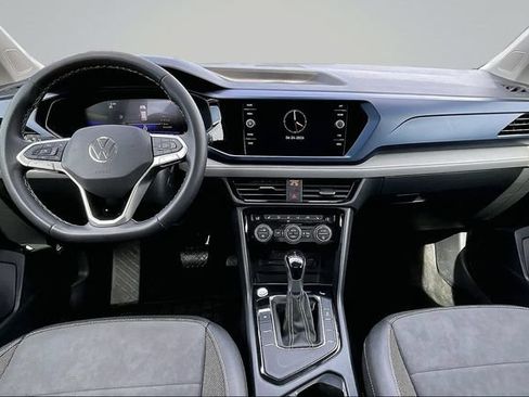 Used 2024 Volkswagen Taos SE FWD image 7