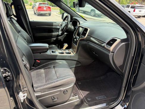 Used 2017 Jeep Grand Cherokee Limited w/ Luxury Group II AWD/4WD image 8