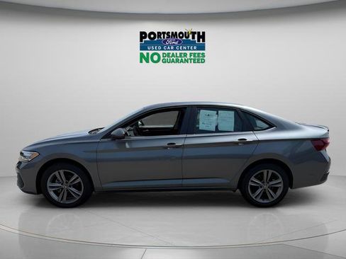 Used 2024 Volkswagen Jetta SE FWD image 2