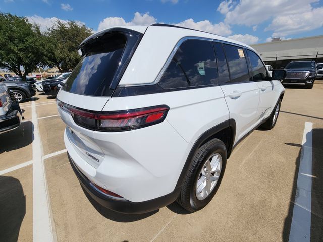 Used 2025 Jeep Grand Cherokee Laredo X w/ Luxury Tech Group I RWD image 4