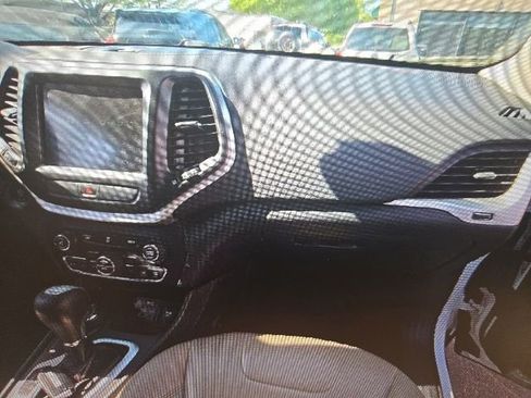 Used 2016 Jeep Cherokee Limited AWD/4WD image 14