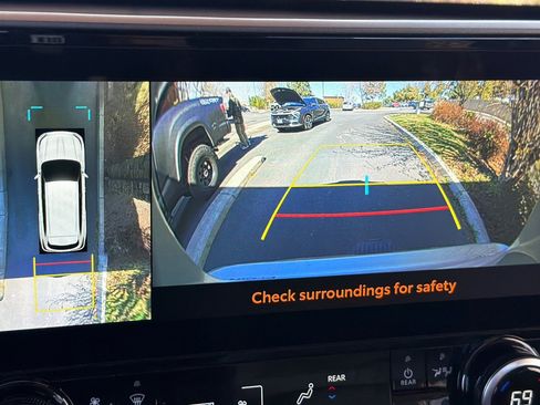 Used 2023 Toyota Highlander Limited image 20