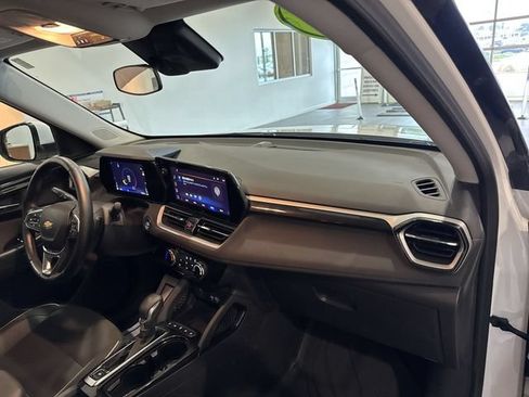Used 2024 Chevrolet TrailBlazer LT w/ LT Cold Weather Package FWD image 18