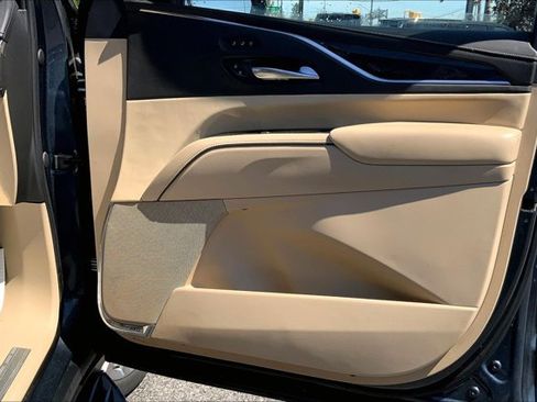 Used 2021 Cadillac Escalade Premium Luxury AWD/4WD image 23