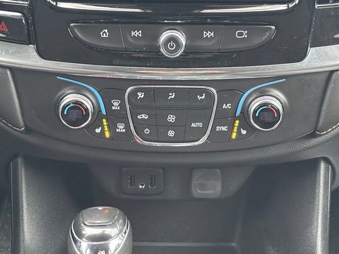 Used 2020 Chevrolet Traverse LT FWD image 24