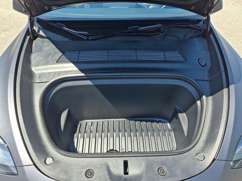 Used 2024 Tesla Model Y Long Range RWD image 28