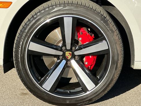 Certified 2024 Porsche Macan S image 27