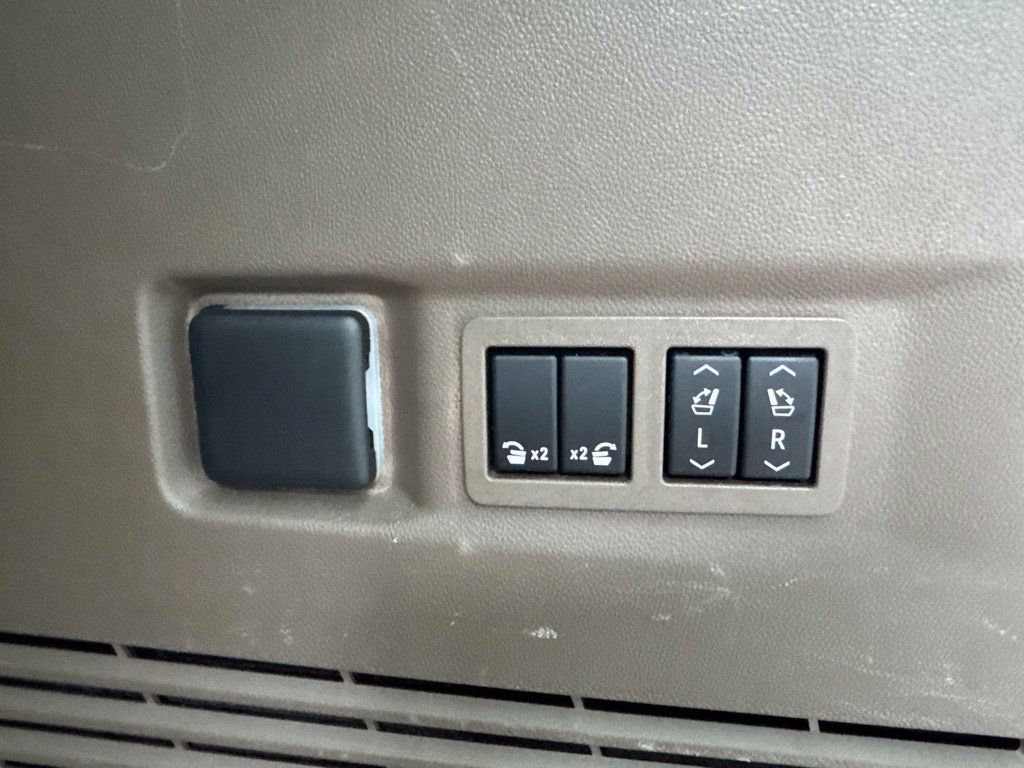 Used 2022 GMC Yukon Denali AWD/4WD image 23