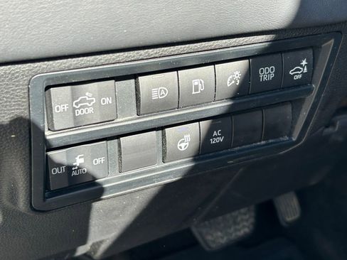 Used 2022 Toyota Tundra Platinum RWD image 31