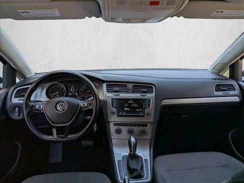 Used 2017 Volkswagen Golf SportWagen FWD image 18