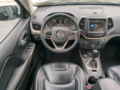 Used 2017 Jeep Cherokee Limited image 17