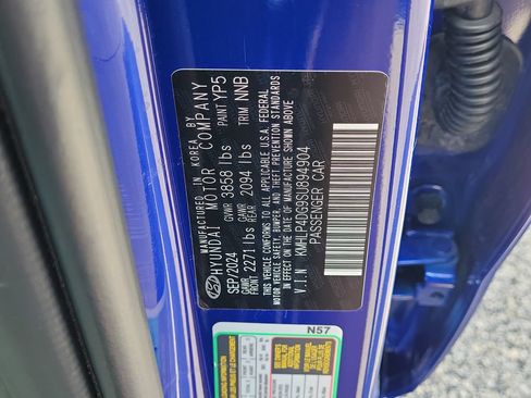 Used 2025 Hyundai Elantra Limited FWD image 28