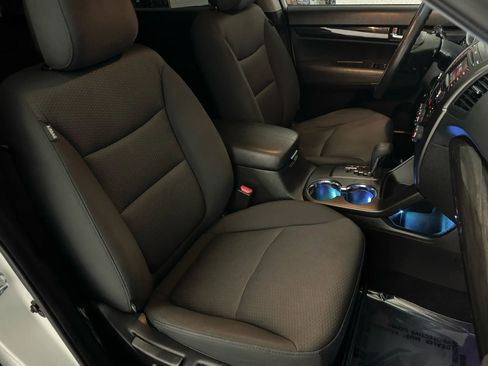 Used 2013 Kia Sorento LX w/ Convenience Pkg image 40