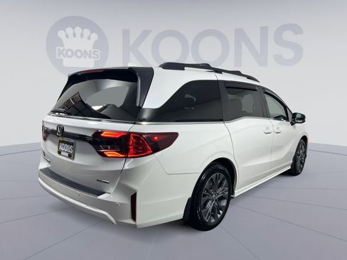 Used 2025 Honda Odyssey Touring image 7