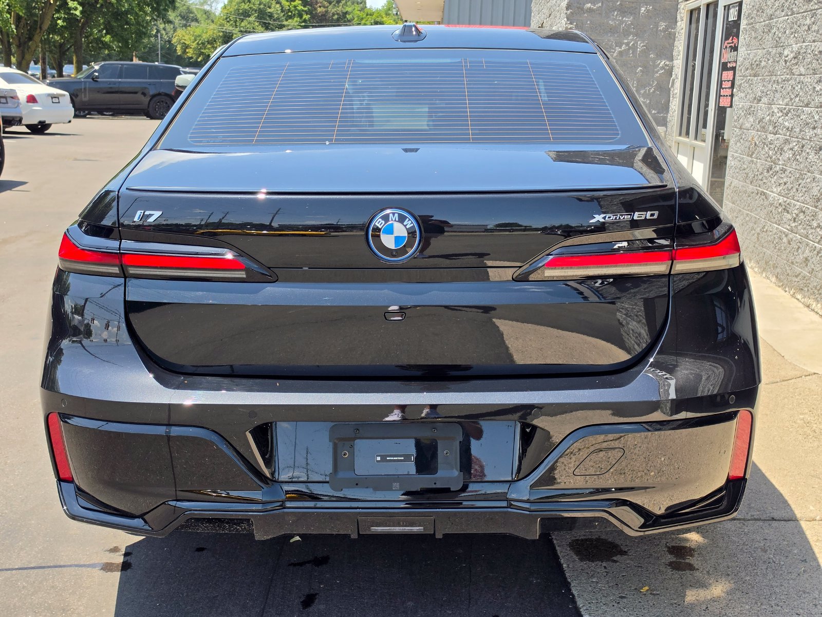 Used 2025 BMW i7 xDrive60 w/ Executive Package AWD/4WD image 6