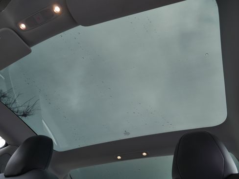 Used 2019 Tesla Model 3 Standard Range image 5