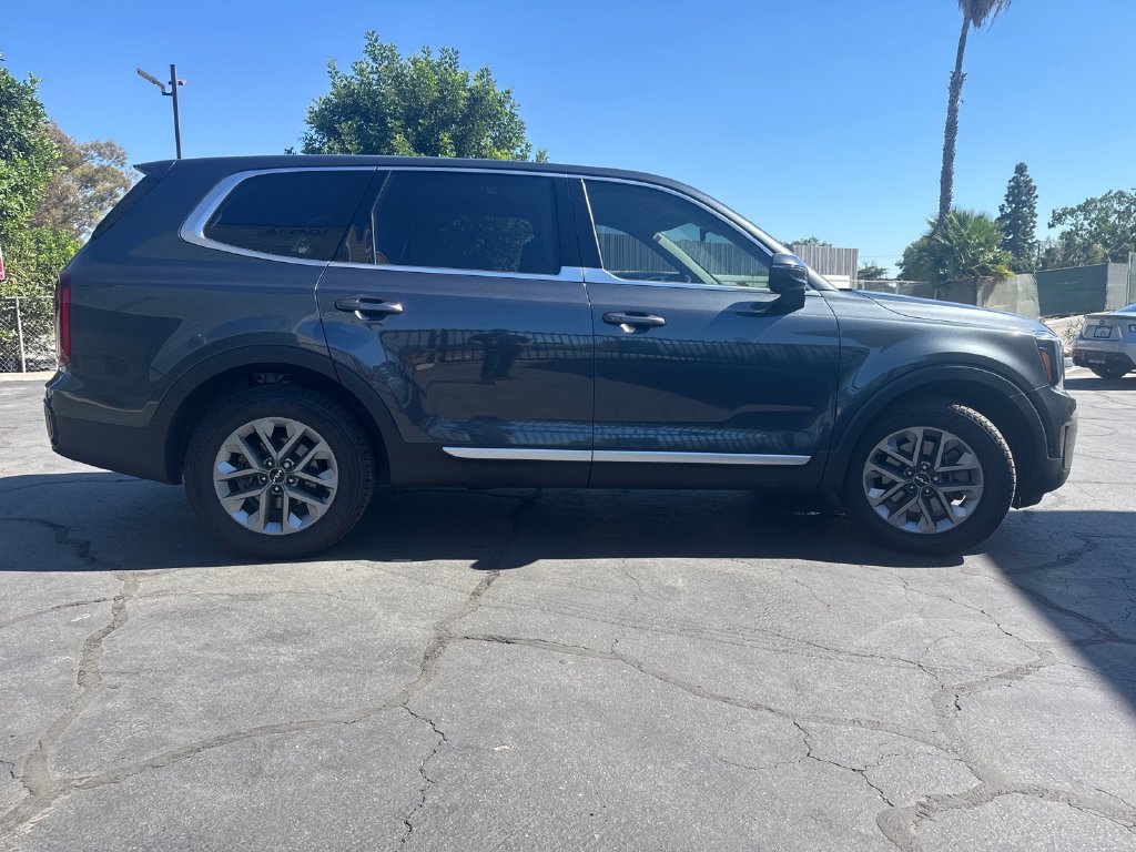 Certified 2024 Kia Telluride LX FWD image 6