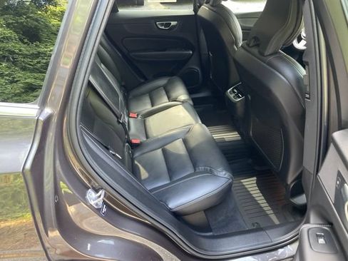 Certified 2022 Volvo XC60 B5 Inscription w/ Advanced Package AWD/4WD image 15