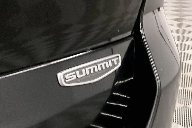 Used 2021 Jeep Grand Cherokee L Summit w/ Luxury Tech Group V AWD/4WD image 9