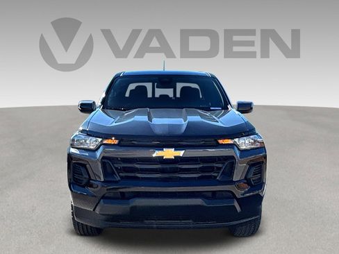 Used 2025 Chevrolet Colorado LT image 2