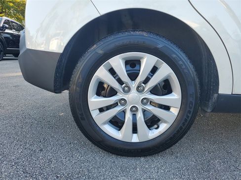 Used 2022 Kia Soul LX image 7