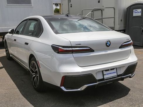 Used 2025 BMW 740i xDrive AWD/4WD image 8