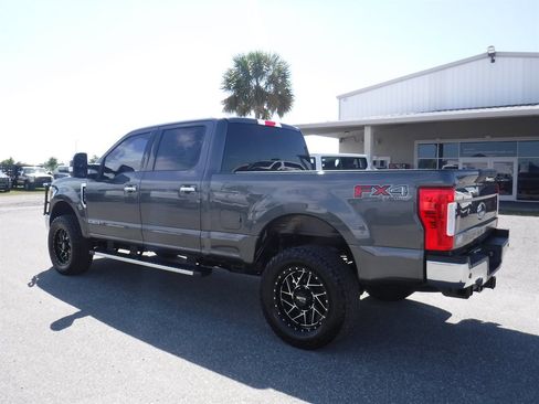 Used 2017 Ford F350 Lariat w/ Chrome Package image 10